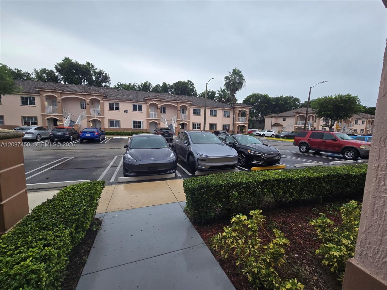1271 SE 28th Ct, Unit 104, Homestead, FL 33035 Photo
