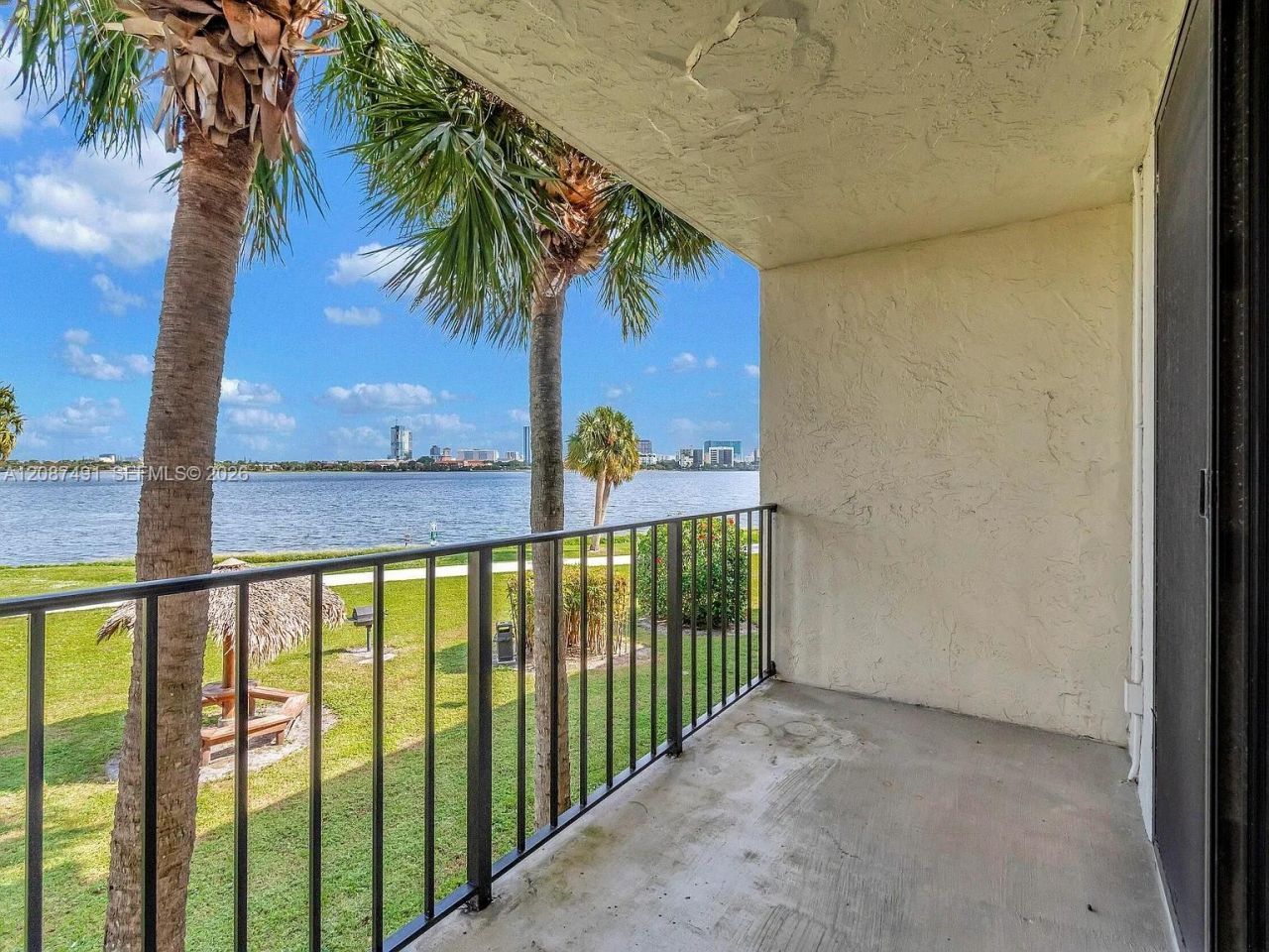 714 Executive Center Dr, Unit 28, West Palm Beach, FL 33401 Photo