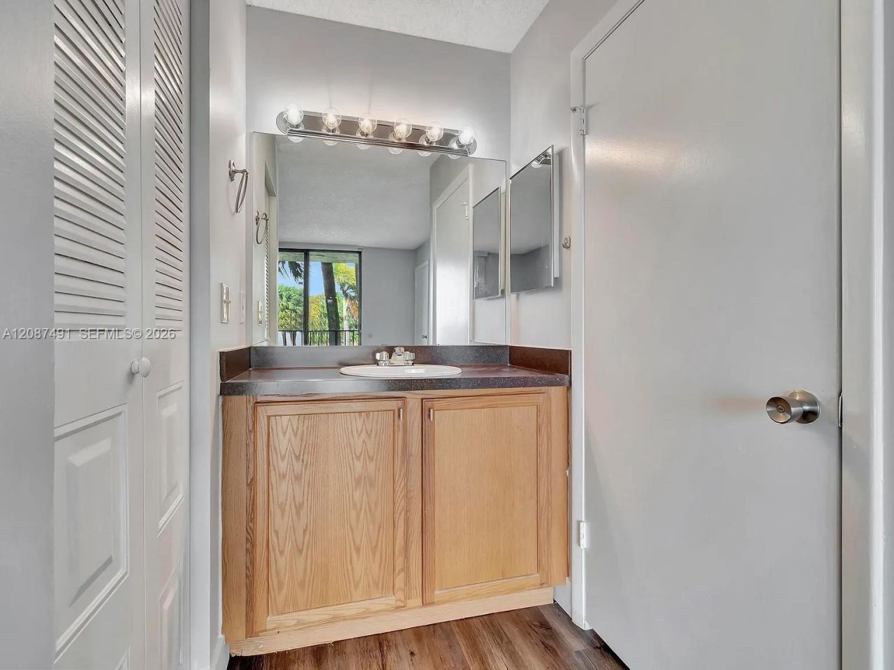 714 Executive Center Dr, Unit 28, West Palm Beach, FL 33401 Photo