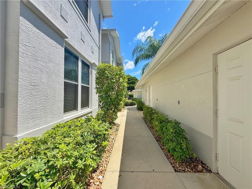 1310 Charleston Square Dr, Unit 101, Naples, FL 34110 Photo