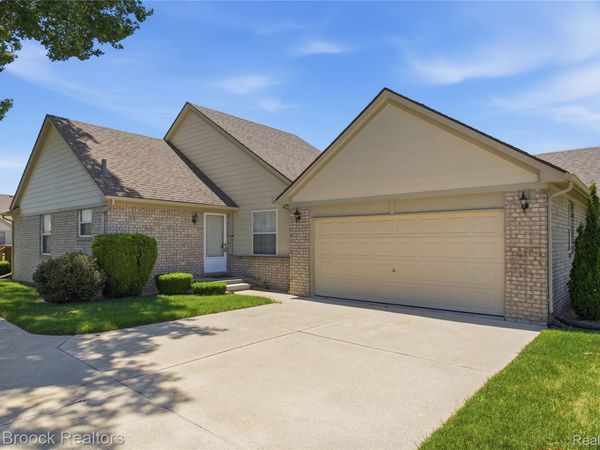 5624 Township Court, Sterling Heights, Mi 48310