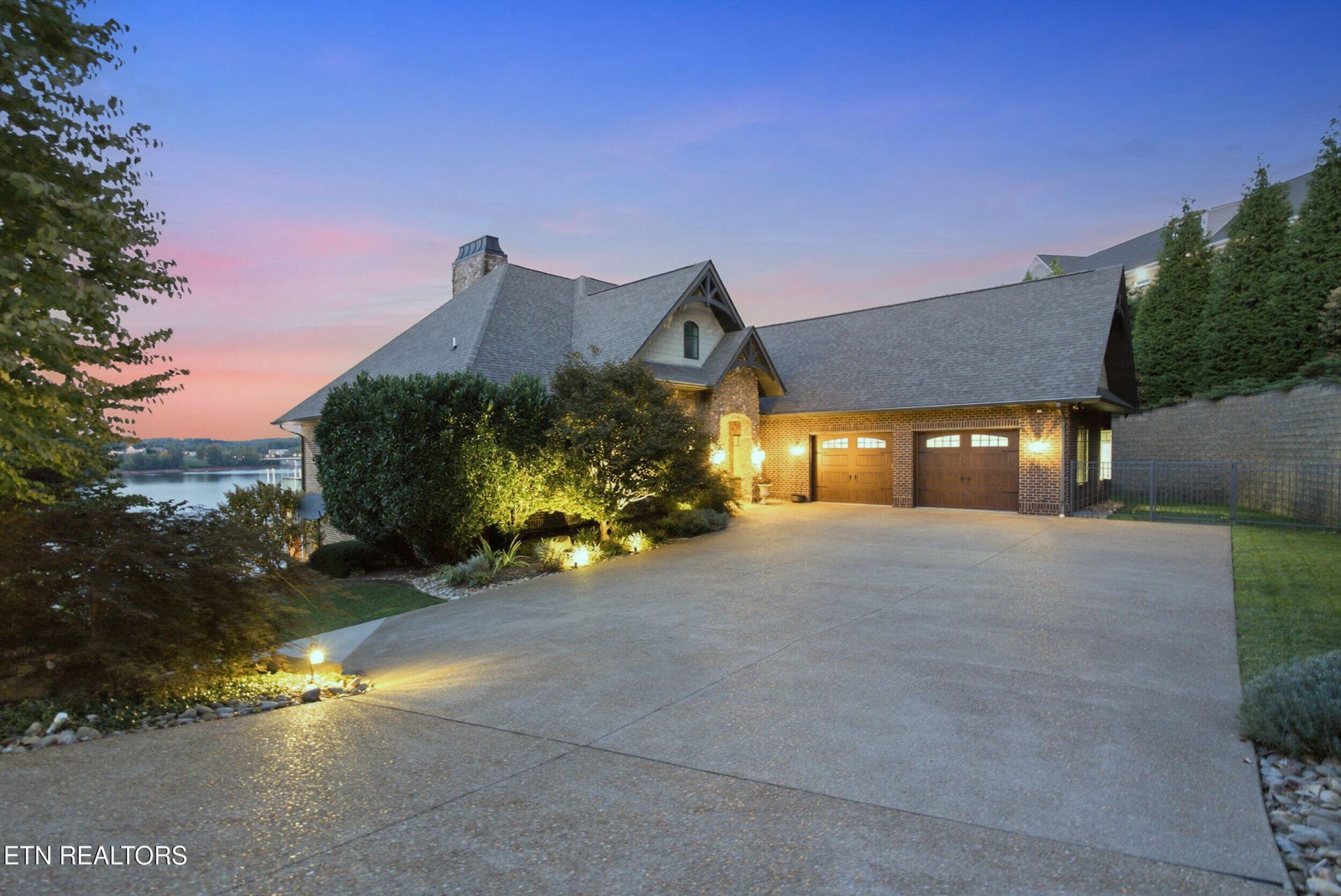 2137 Majestic Circle, Dandridge, TN 37725 Main Photo