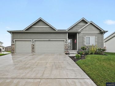 10622 Flint Drive, Papillion, NE 68046