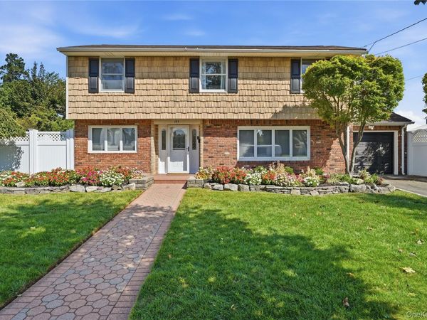 195 N Utica Avenue , Massapequa, NY 11758