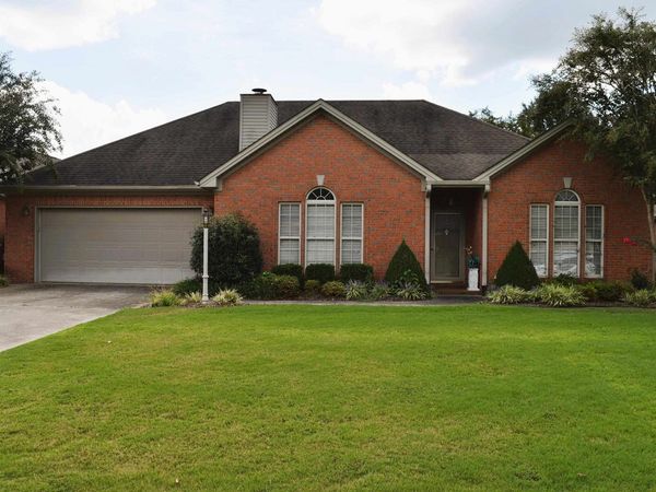 207 Woodfield Ct, Florence, AL 35630