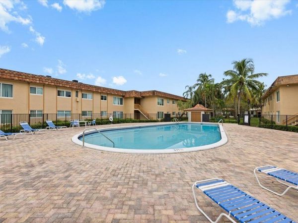2531 NW 39th Terrace, Unit 202, Lauderdale Lakes, FL 33311