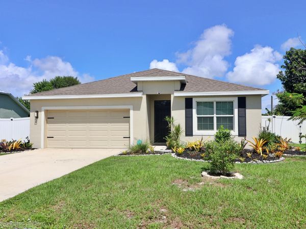 1465 SE Grapeland Avenue, Port Saint Lucie, FL 34952