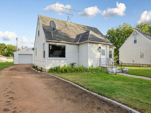 409 S 5th Street, Le Sueur, MN 56058