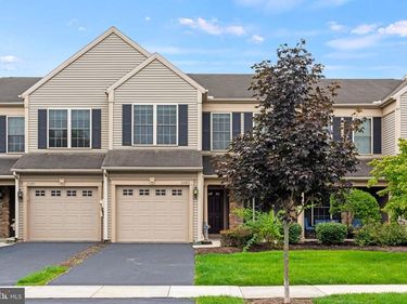 2082 DEER RUN DRIVE, HUMMELSTOWN, PA 17036