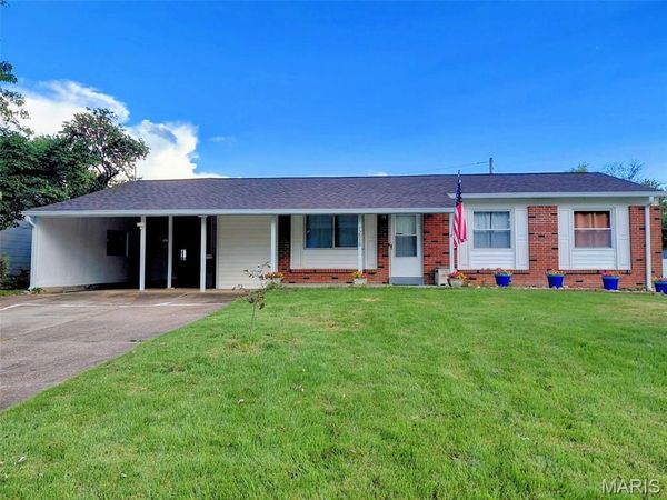 12050 Providence Lane, Maryland Heights, MO 63043