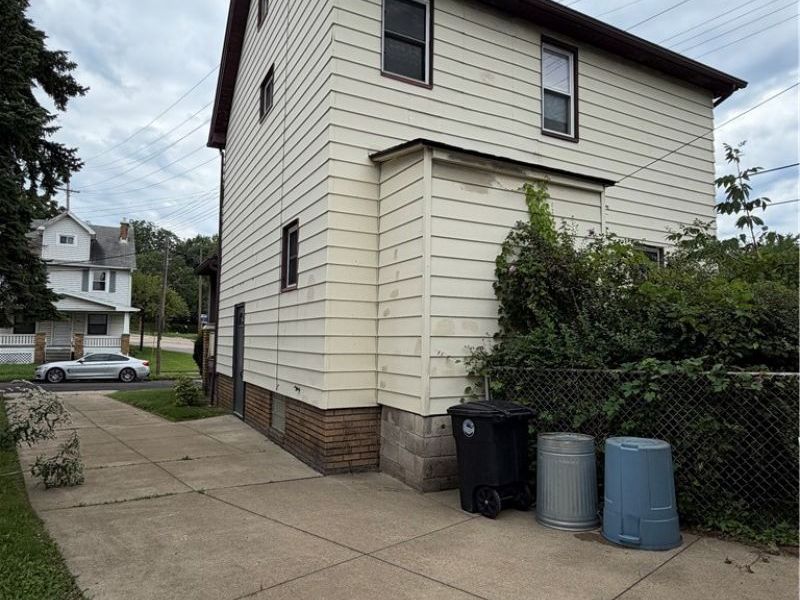 1057 Mozina Drive, Cleveland, OH 44119 Photo 12