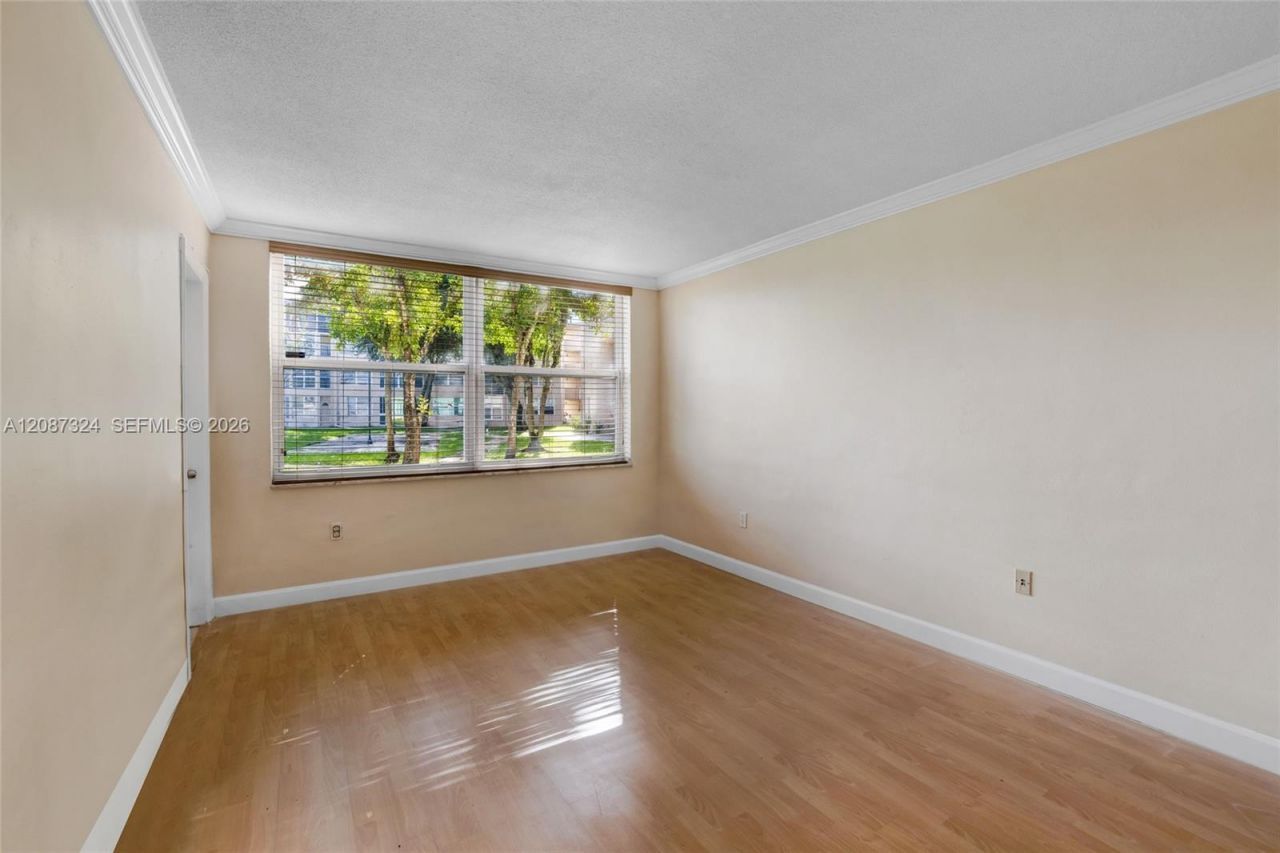 1401 NE 191st St, Unit D107, Miami, FL 33179 Photo