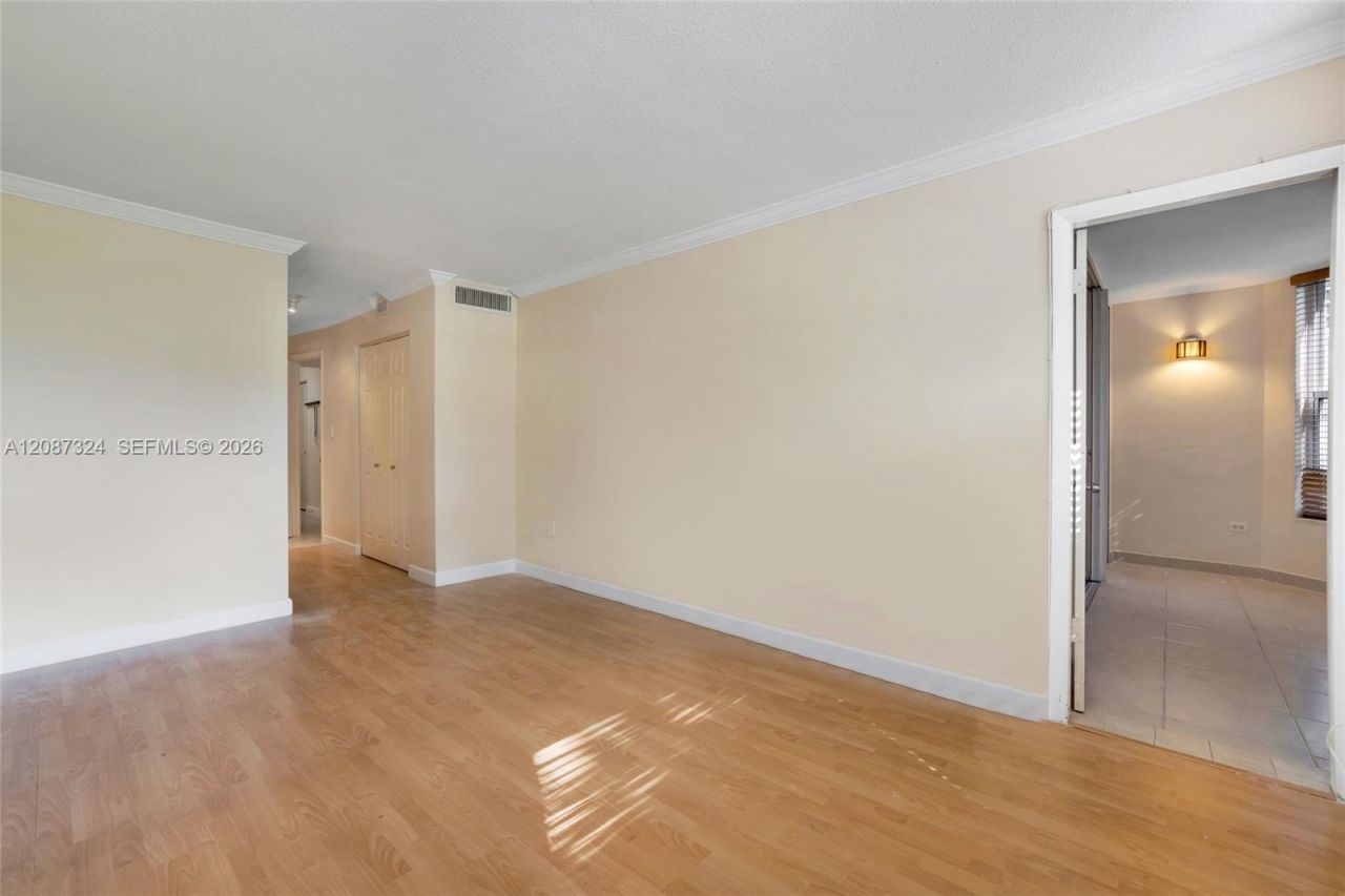1401 NE 191st St, Unit D107, Miami, FL 33179 Photo