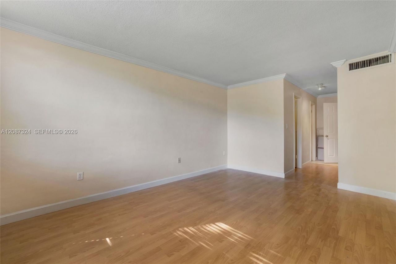 1401 NE 191st St, Unit D107, Miami, FL 33179 Photo