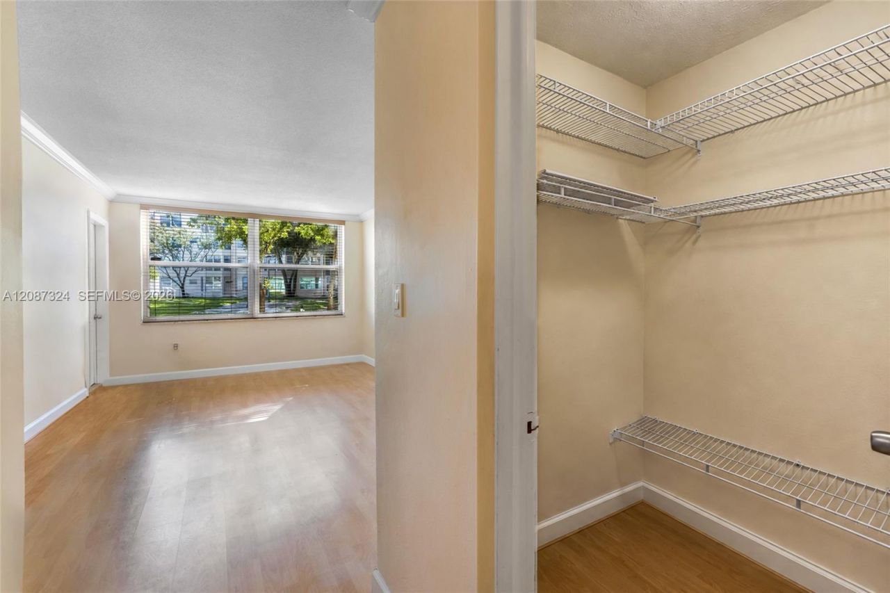 1401 NE 191st St, Unit D107, Miami, FL 33179 Photo