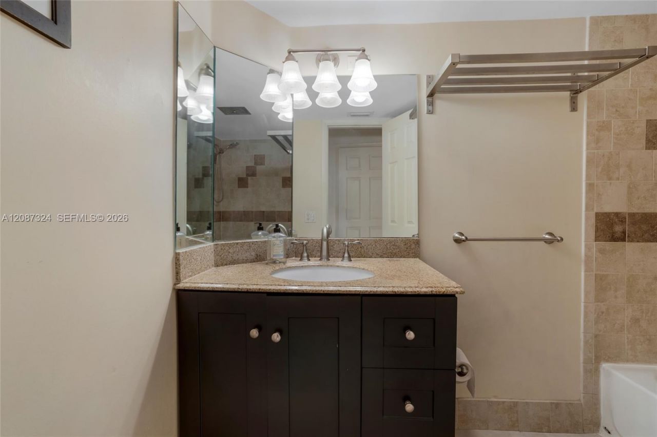 1401 NE 191st St, Unit D107, Miami, FL 33179 Photo