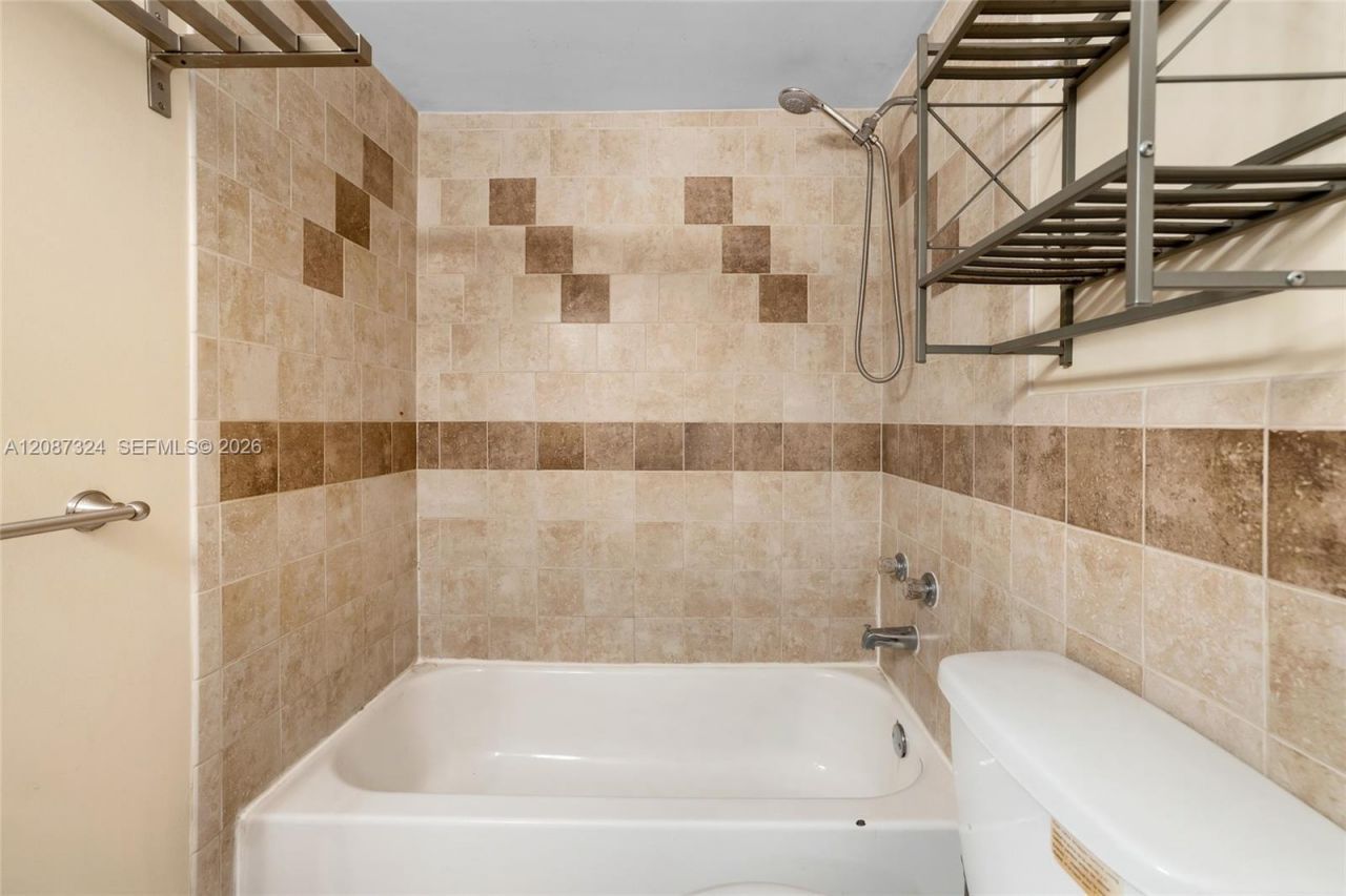 1401 NE 191st St, Unit D107, Miami, FL 33179 Photo