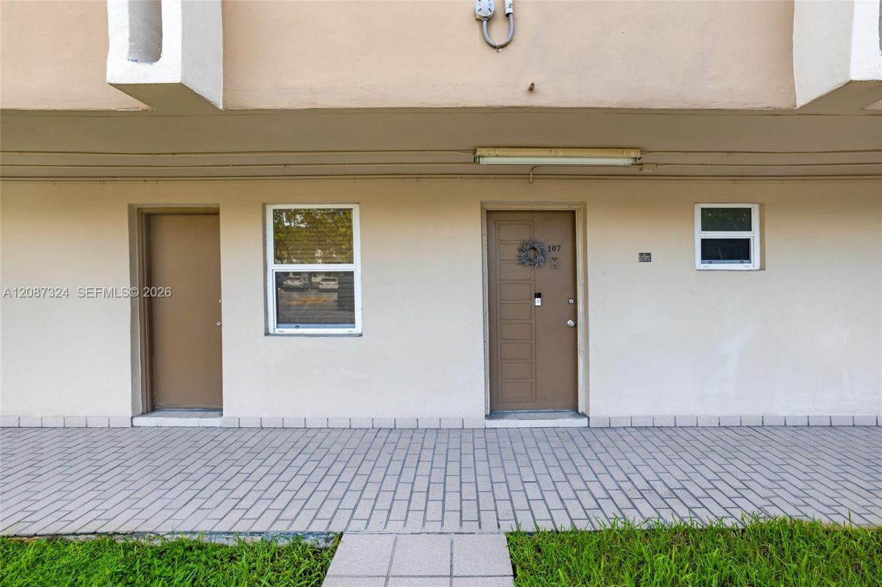 1401 NE 191st St, Unit D107, Miami, FL 33179 Photo