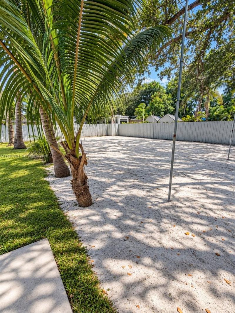 1418 NW 101st St, Miami, FL 33147 Photo