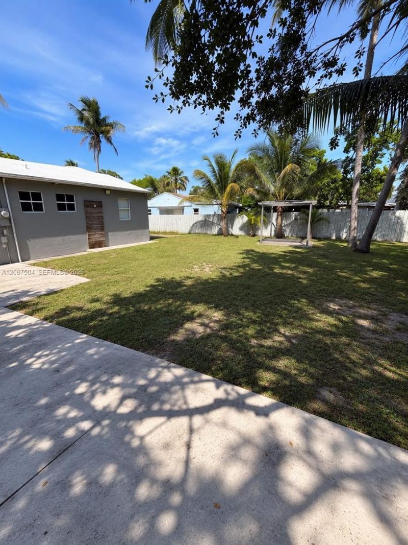 1418 NW 101st St, Miami, FL 33147 Photo