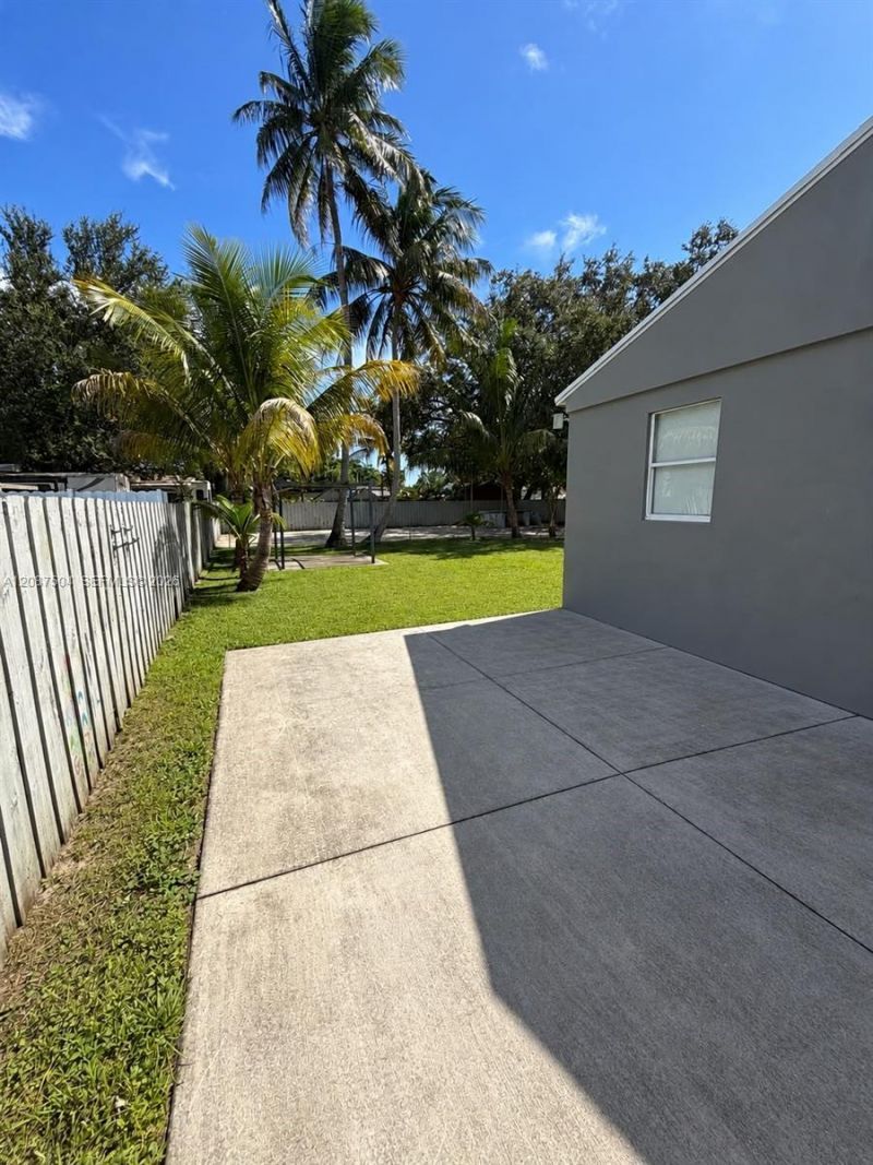 1418 NW 101st St, Miami, FL 33147 Photo
