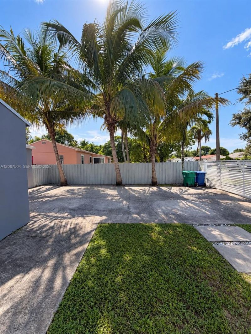 1418 NW 101st St, Miami, FL 33147 Photo