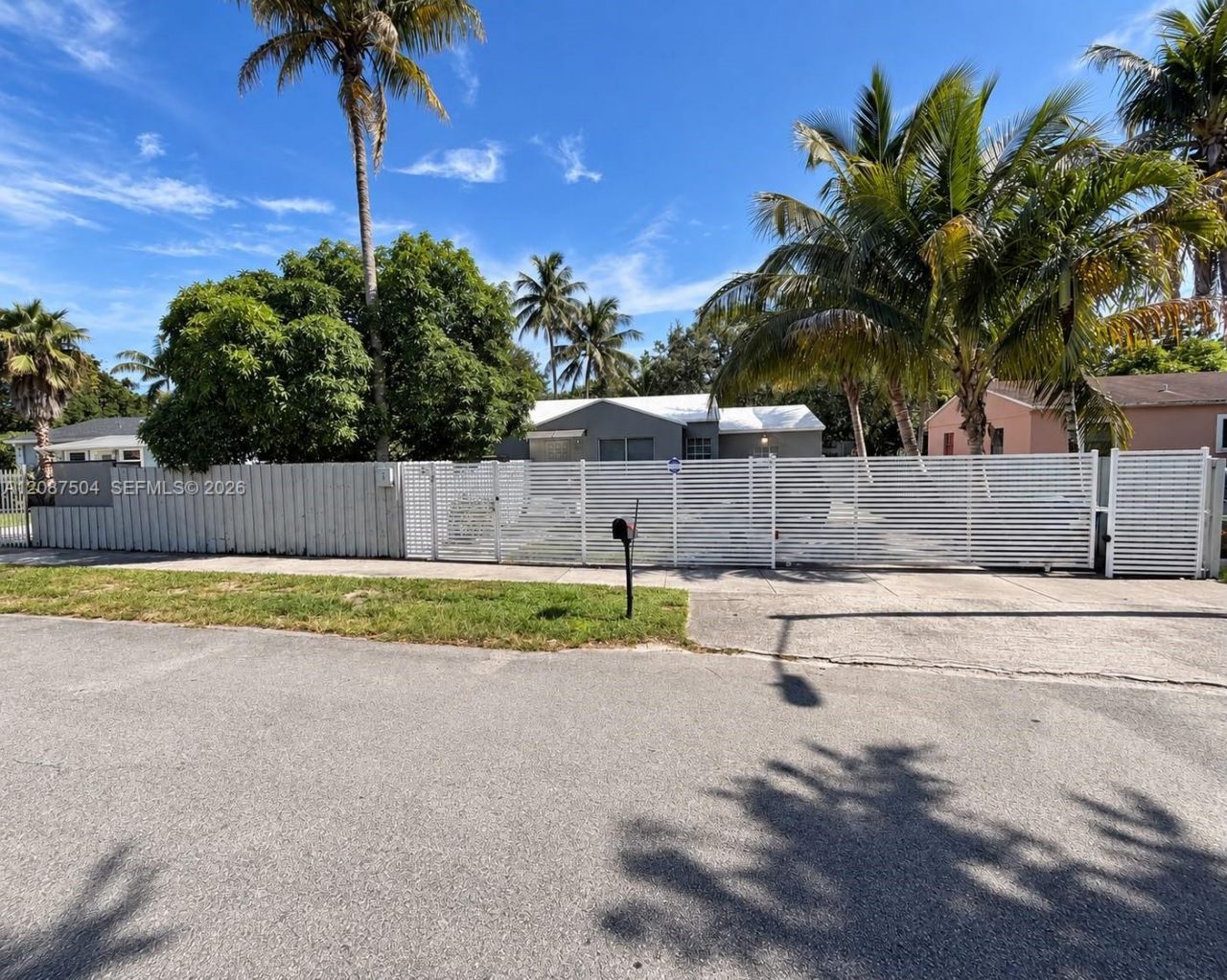 1418 NW 101st St, Miami, FL 33147 Photo