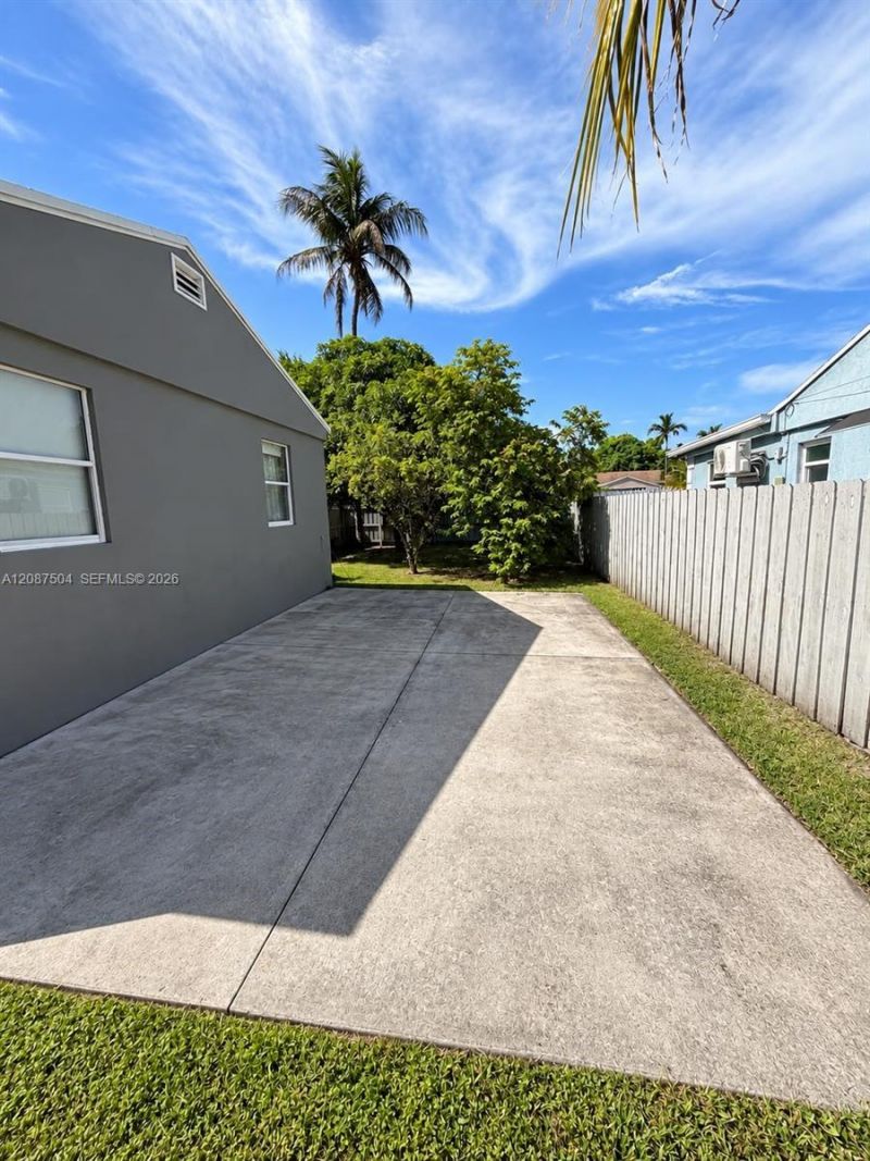 1418 NW 101st St, Miami, FL 33147 Photo