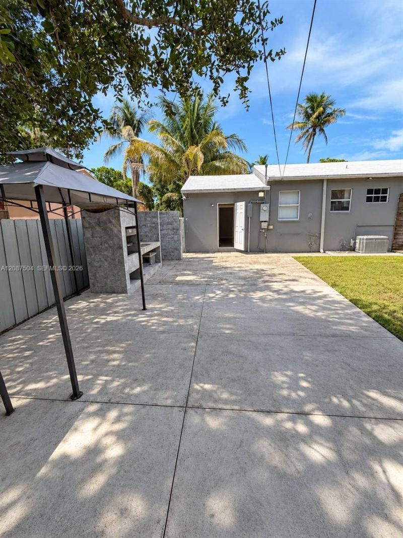 1418 NW 101st St, Miami, FL 33147 Photo
