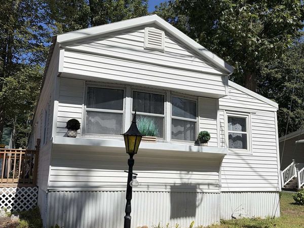 512 Canterbury Drive, Exeter, NH 03833