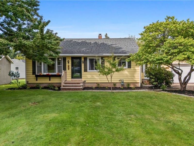 690 Autumn Drive, Amherst, OH 44001 Photo 1