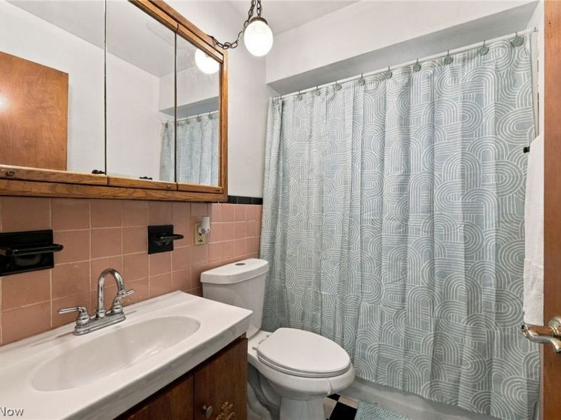 690 Autumn Drive, Amherst, OH 44001 Photo 12