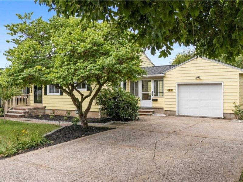 690 Autumn Drive, Amherst, OH 44001 Photo 2