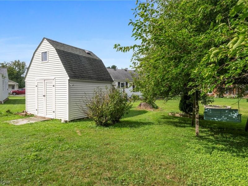 690 Autumn Drive, Amherst, OH 44001 Photo 23
