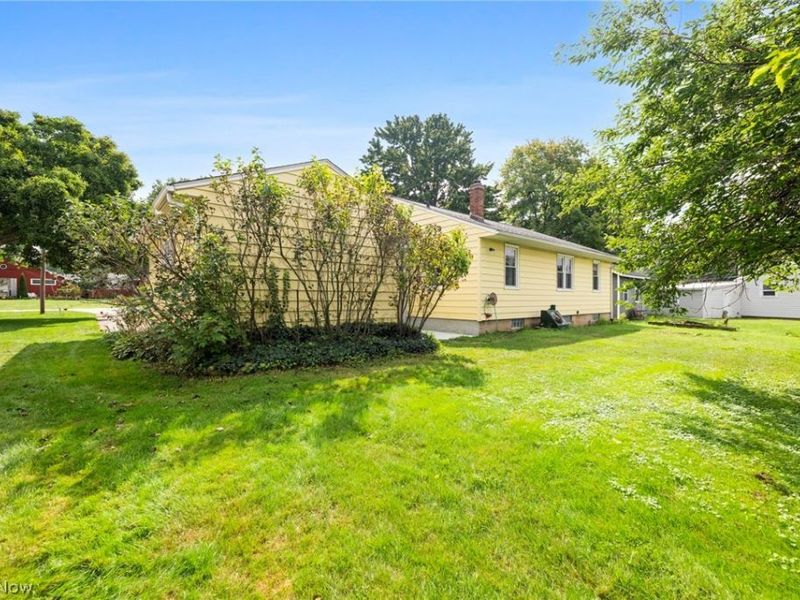 690 Autumn Drive, Amherst, OH 44001 Photo 24