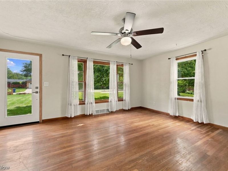 690 Autumn Drive, Amherst, OH 44001 Photo 3