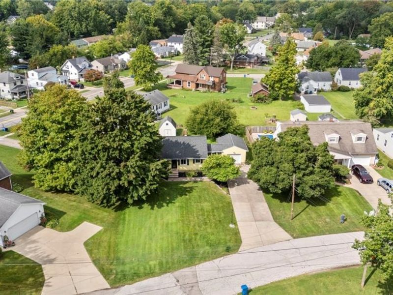 690 Autumn Drive, Amherst, OH 44001 Photo 30