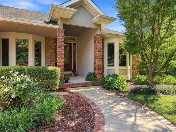 8615 NW Baker Road Circle, Kansas City, MO 64153