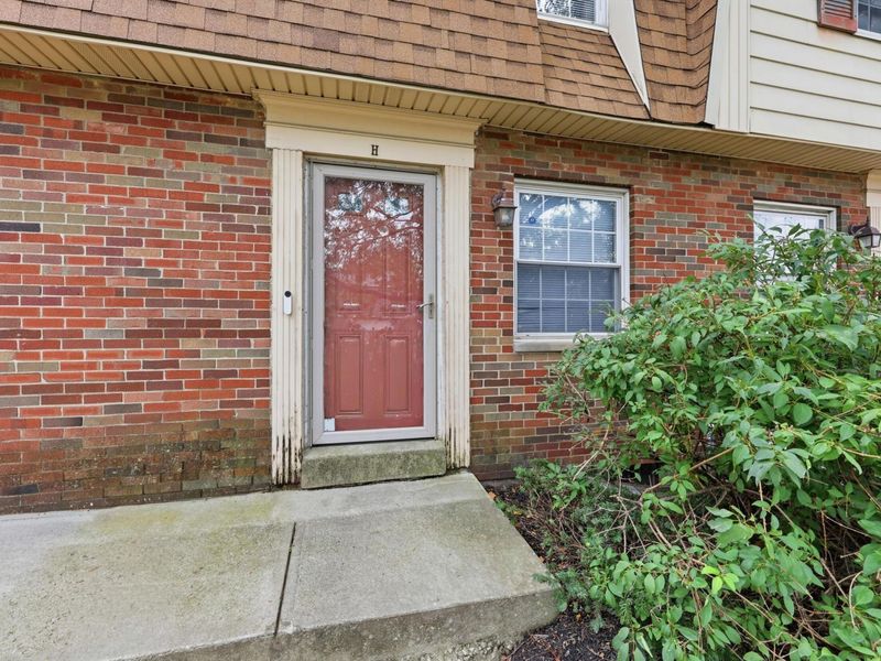 5720 Beechcroft Road, Unit H, Columbus, OH 43229 Photo 1