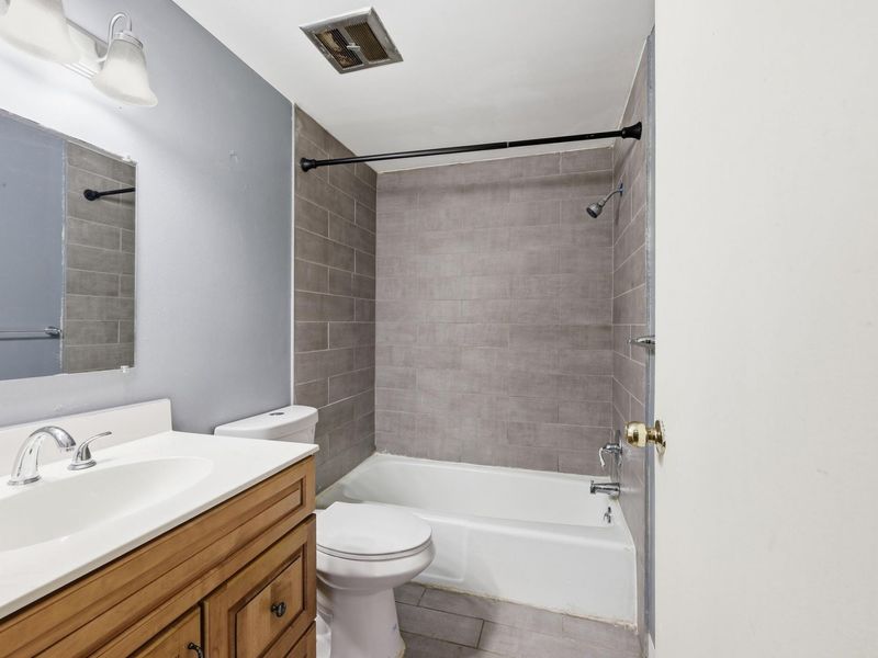 5720 Beechcroft Road, Unit H, Columbus, OH 43229 Photo 13
