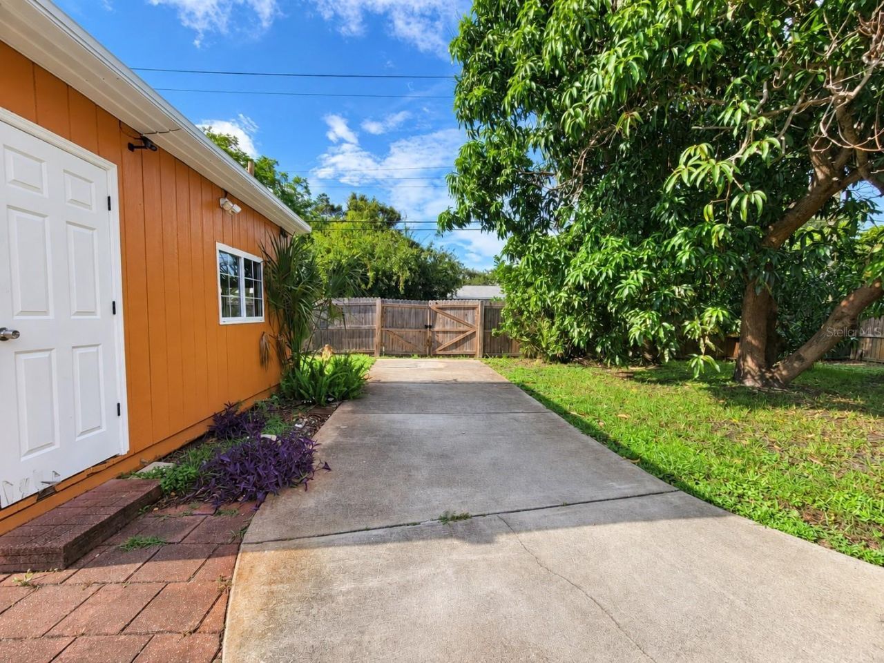 6711 Dartmouth Avenue N, Saint Petersburg, FL 33710 Photo