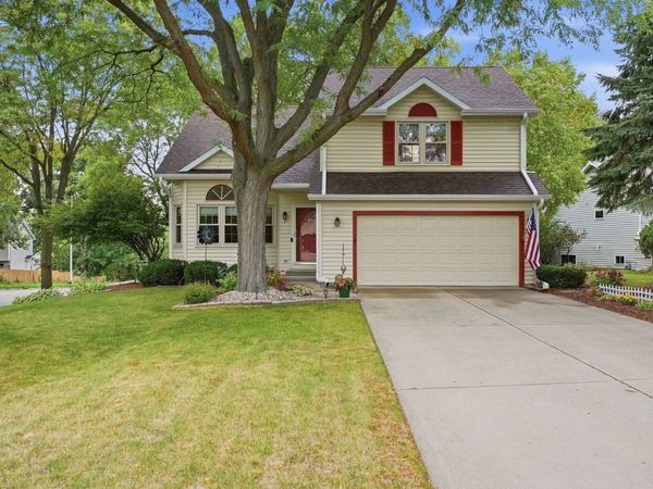 2 Cottonwood Circle, Madison, WI 53704