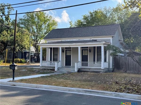 435 N Milam Street , Seguin, TX 78155