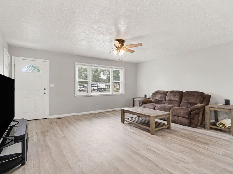 197 Helen Road SW, Pataskala, OH 43062 Photo 2