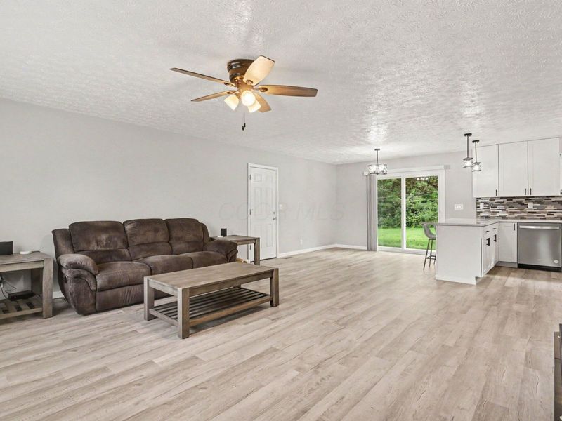 197 Helen Road SW, Pataskala, OH 43062 Photo 3