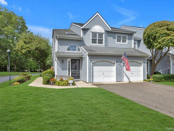 11 Lakebridge Drive S, Kings Park, NY 11754
