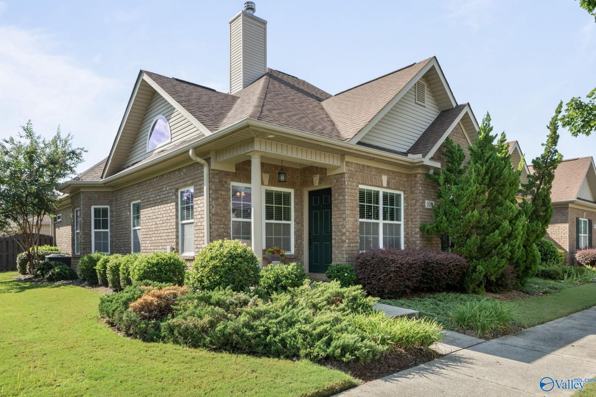 1011 Cresent Falls, Huntsville, AL 35806 Main Photo