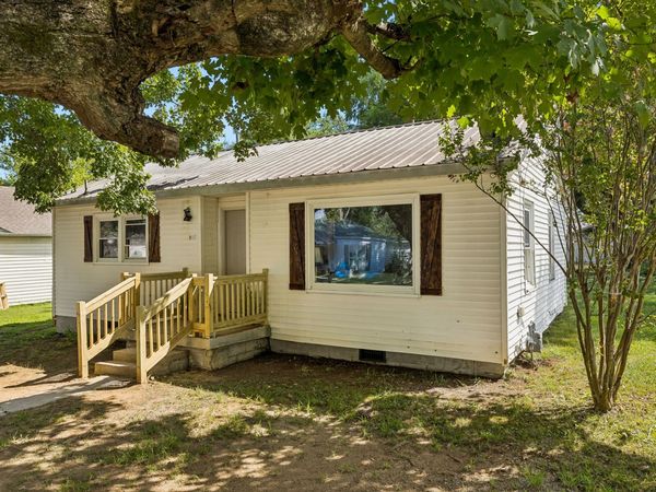 527 3rd St, Lawrenceburg, TN 38464