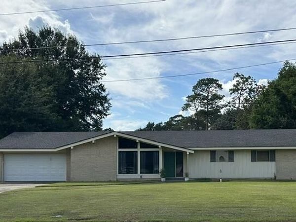 1213 Marie St., Hattiesburg, MS 39402