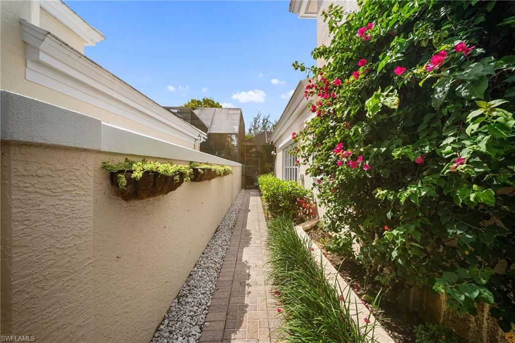392 Carlton Pl, Unit 3, Naples, FL 34108 Photo
